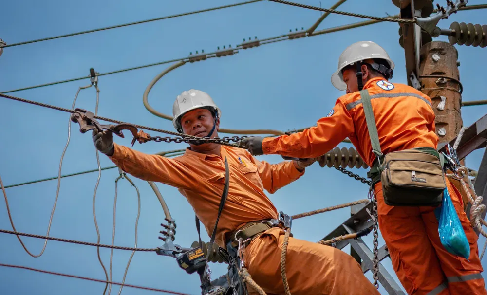 Thành lập Ban Chỉ đạo: EVNCPC chủ động cung ứng điện mùa nắng nóng