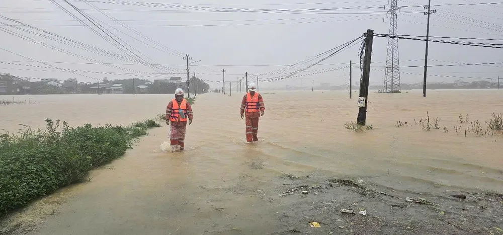 Ứng trực 24/24 giờ, chờ nước rút sẽ khôi phục điện