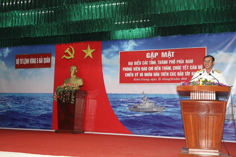 Các tỉnh thành phía Nam chúc tết Vùng 5 Hải quân ảnh 1