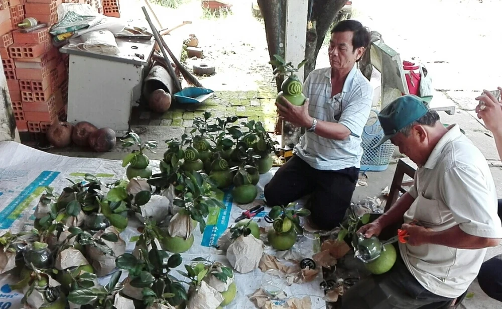 Công đoạn tháo khuôn tạo hình