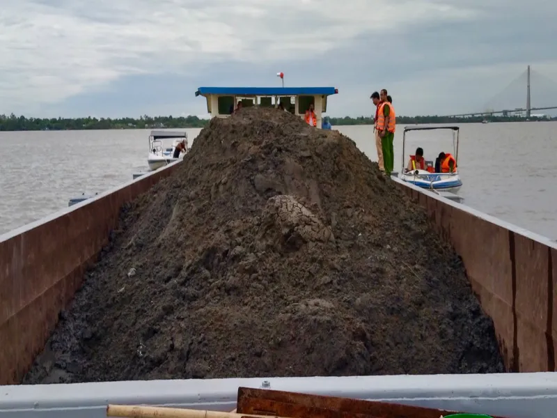 Cần Thơ, phát hiện hàng trăm khối cát không rõ nguồn gốc ảnh 2