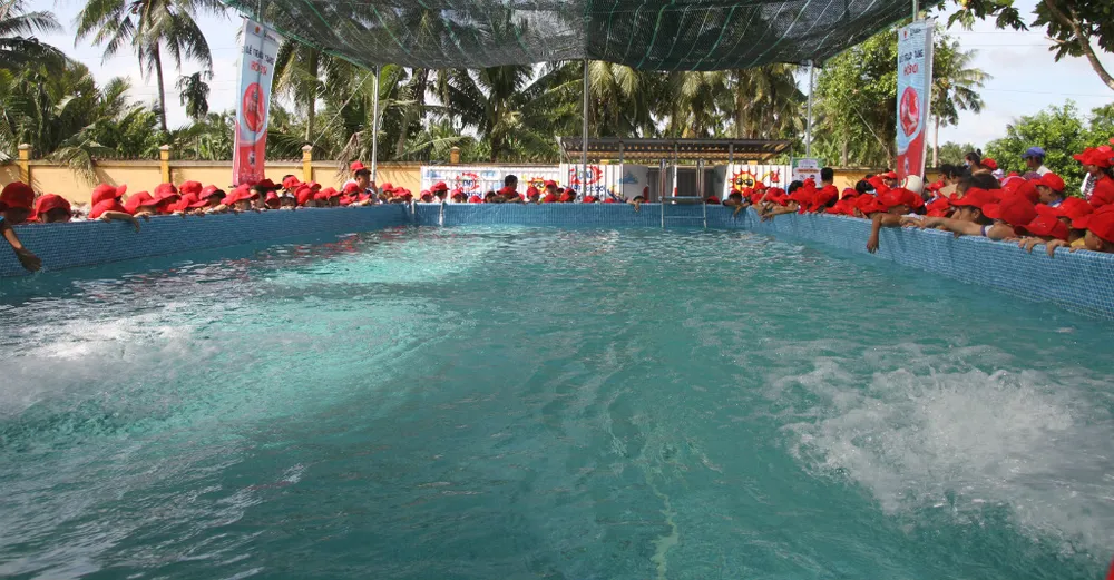 Tặng hồ bơi đầu tiên cho hành trình chống đuối nước quốc gia ảnh 1 Tặng hồ bơi đầu tiên cho hành trình chống đuối nước quốc gia ảnh 1