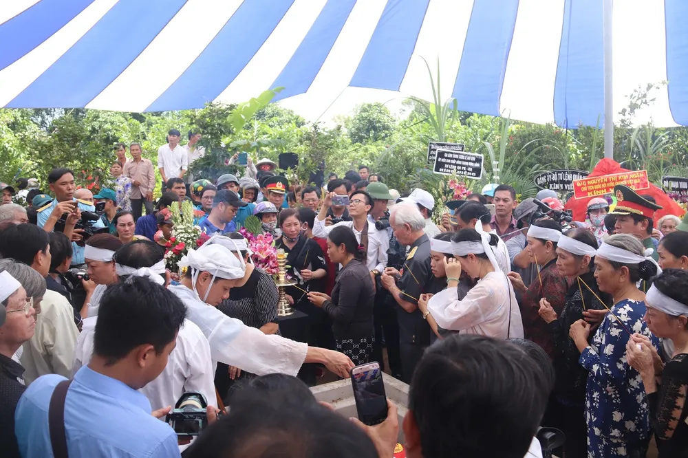 Anh hùng phi công Nguyễn Văn Bảy ngủ yên trong lòng đất mẹ ảnh 6