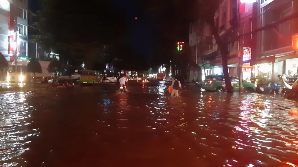 Cần Thơ ngập nặng ngày cuối tuần ảnh 14 Cần Thơ ngập nặng ngày cuối tuần ảnh 14