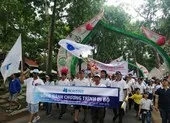 Hơn 5.000 người đi bộ vì nạn nhân chất độc da cam 