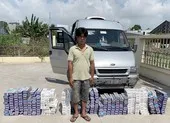 Nhóm buôn lậu tông thẳng xe công an để bỏ trốn ảnh 2 Tài xế tự chế hầm bí mật trên xe để vận chuyển thuốc lá lậu