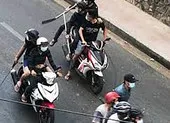 Đồng Tháp: Nữ sinh bị đánh hội đồng bằng nón bảo hiểm ảnh 2 Mâu thuẫn trên mạng, học sinh chém lộn như phim