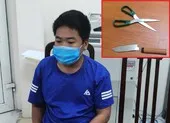 Không được qua chốt kiểm dịch, cầm dao và kéo đâm công an