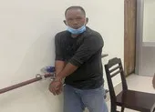 Cảnh sát bị người say xỉn tấn công bằng dao vào vùng cổ ảnh 3 Không được qua chốt rút dao đâm bảo vệ dân phố và công an