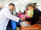 Được khám bệnh miễn phí, còn được quà tết