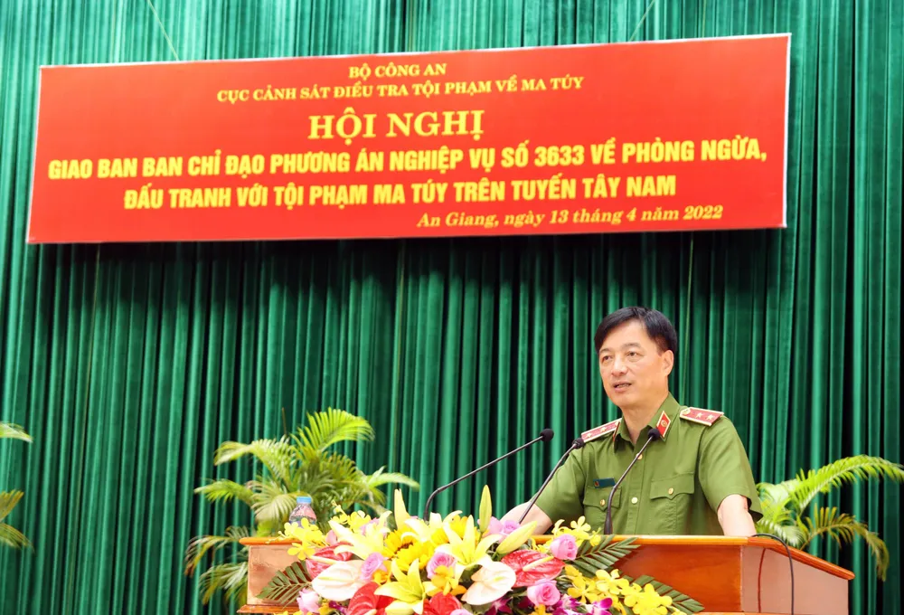Trung tướng Nguyễn Duy Ngọc, Thứ trưởng Bộ Công an phát biểu chỉ đạo tại hội nghị.