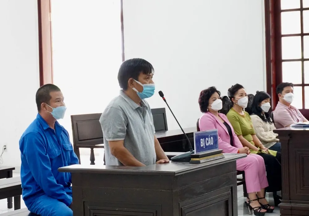 Bọ cáo Nguyễn Tuấn Sĩ cũng thừa nhận tội. Ảnh: HD Bọ cáo Nguyễn Tuấn Sĩ cũng thừa nhận tội. Ảnh: HD