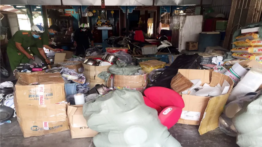 Số hàng hoá lậu phát hiện trong trong vụ án. Ảnh: CACC