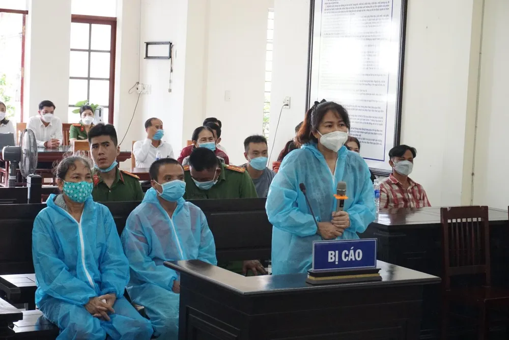 Bị cáo Trần Thị Vàng trả lời câu hỏi của Chủ toạ phiên toà. Ảnh; HD Bị cáo Trần Thị Vàng trả lời câu hỏi của Chủ toạ phiên toà. Ảnh; HD