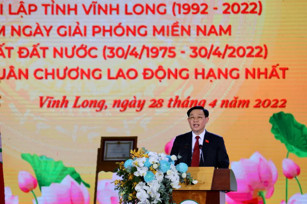 Chủ tịch Quốc hội Vương Đình Huệ tại Lễ kỷ niệm 30 năm tái lập tỉnh Vĩnh Long. Ảnh: HD Chủ tịch Quốc hội Vương Đình Huệ tại Lễ kỷ niệm 30 năm tái lập tỉnh Vĩnh Long. Ảnh: HD