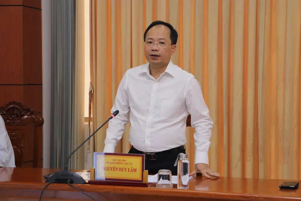 Thứ trưởng Bộ GTVT Nguyễn Duy Lâm làm việc cùng UBND tỉnh An Giang về việc hỗ trợ vật liệu cát phục vụ thi công một số dự án tại khu vực ĐBSCL.