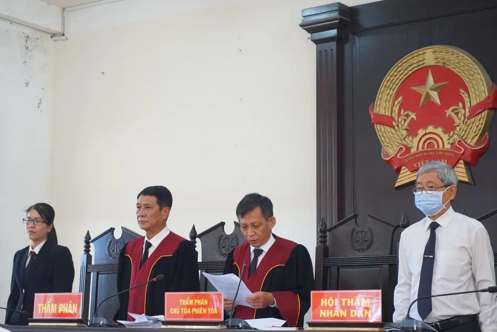 Toà tuyên án tử hình kẻ hiếp dâm rồi giết bé gái dưới 16 tuổi. Ảnh: HD Toà tuyên án tử hình kẻ hiếp dâm rồi giết bé gái dưới 16 tuổi. Ảnh: HD