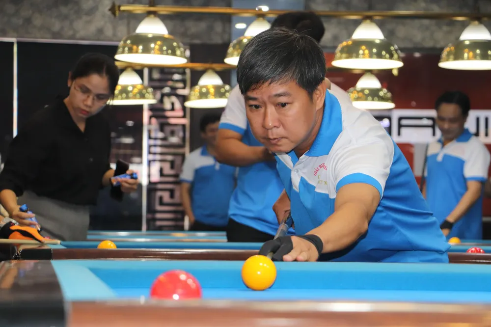 Các cơ thủ bắt đầu vào trận đấu