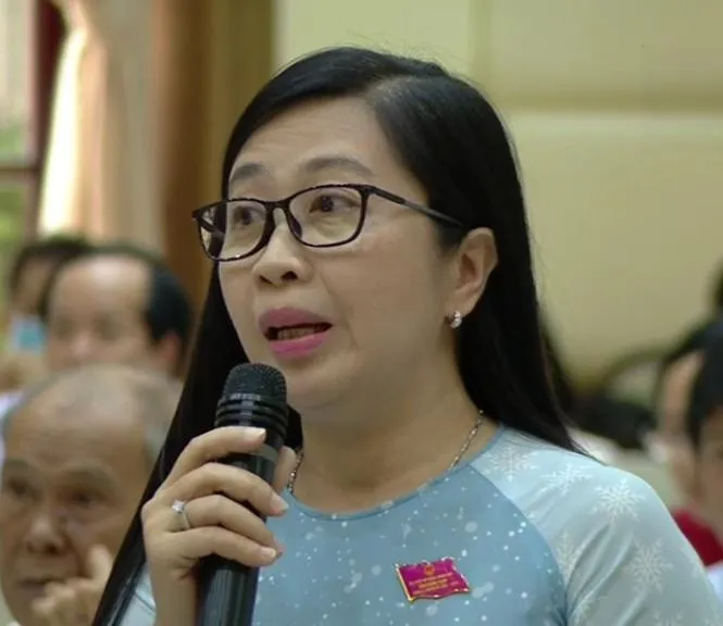 ĐB Lê Thị Huyền Phong chất vấn về tình trạng Công ty tài chính đòi nợ kiểu “xã hội đen. Ảnh: HD ĐB Lê Thị Huyền Phong chất vấn về tình trạng Công ty tài chính đòi nợ kiểu “xã hội đen. Ảnh: HD