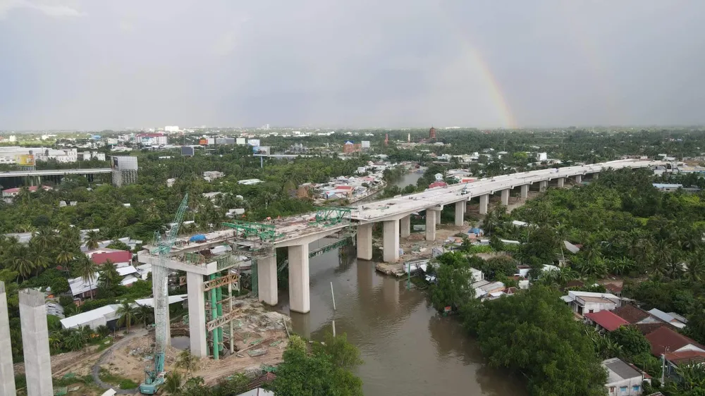 Dự án Cầu Mỹ Thuận 2 và đường dẫn hai đầu cầu đang vượt tiến độ hơn 3%. Ảnh: HD