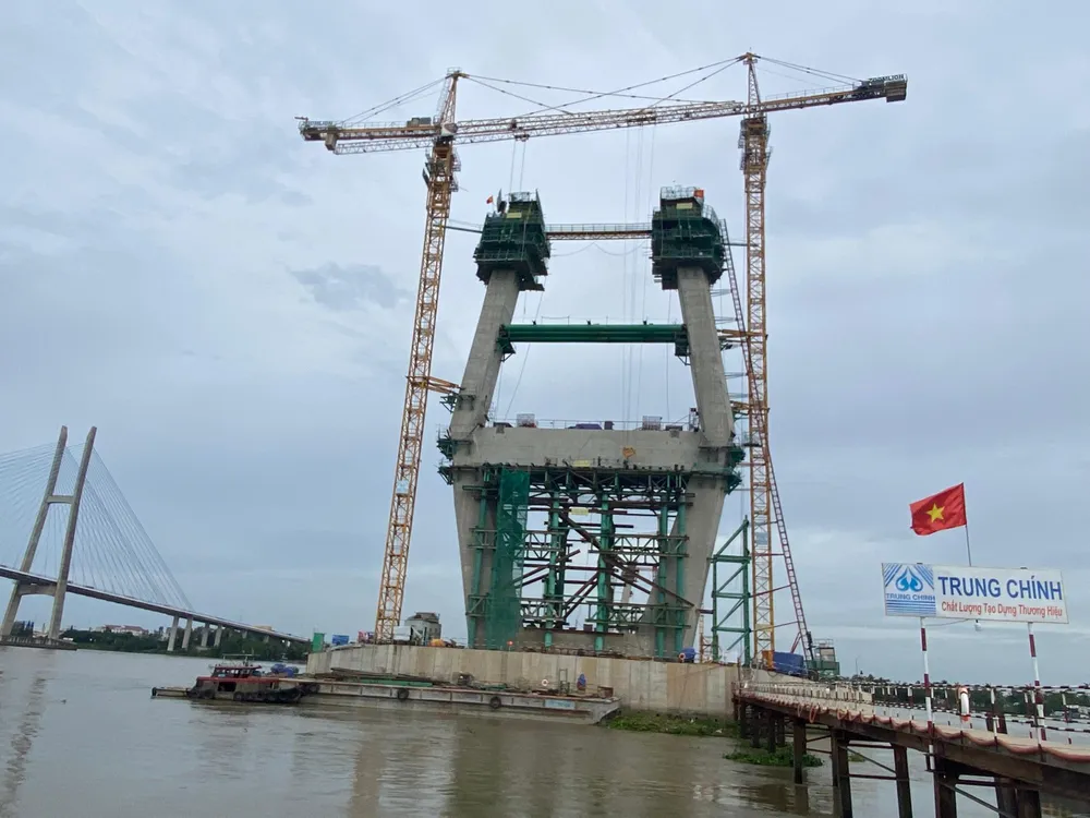 Công trình thi công thân trụ cầu Mỹ Thuận 2