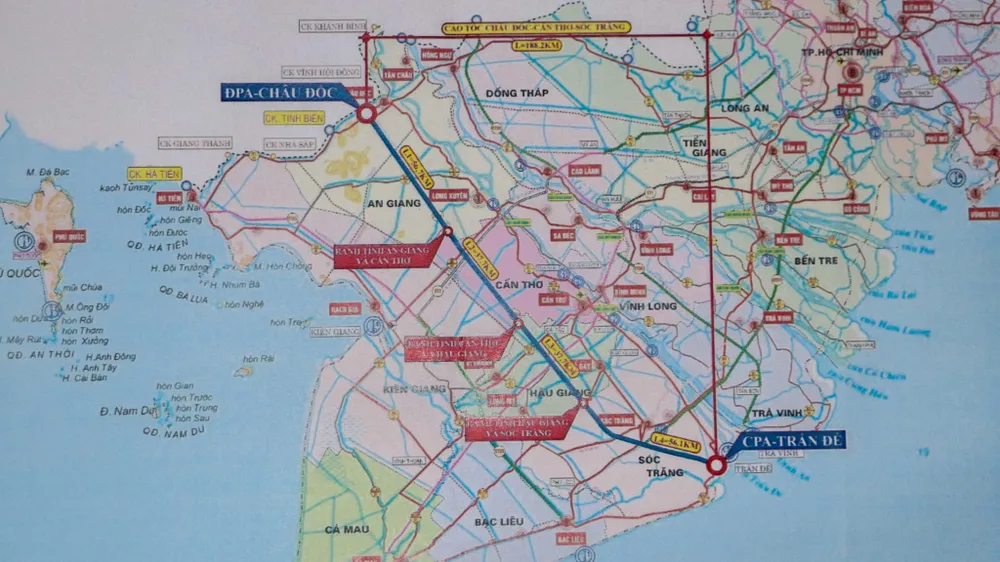 Dự án cao Châu Đốc - Cần Thơ - Sóc Trăng có điểm đầu kết nối với Quốc lộ 91 (thuộc TP Châu Đốc, tỉnh An Giang) và điểm cuối tại cảng Trần Đề (tỉnh Sóc Trăng).