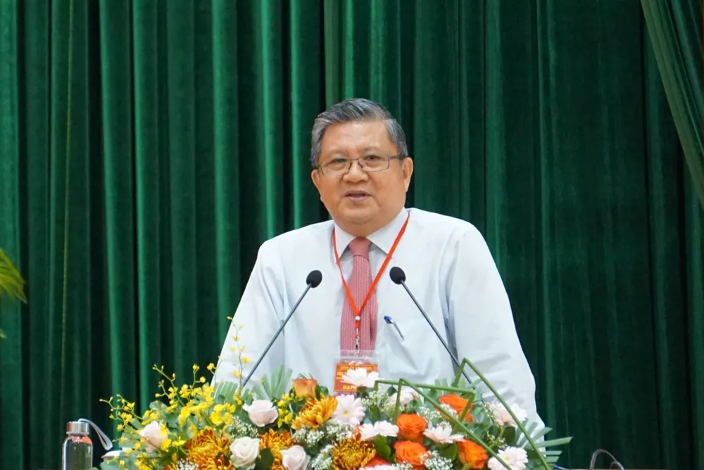 Ông Nguyễn Văn Giàu – Nguyên Ủy viên chấp hành Trung ương Đảng, Nguyên Chủ nhiệm Ủy ban Đối ngoại của Quốc hội - đóng góp tại hội thảo.