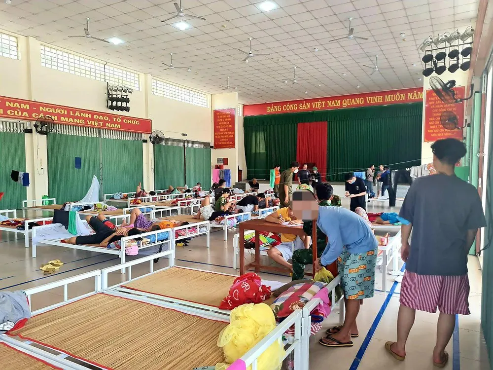 Hiện những người tháo chạy về Campuchia đang ở Trung tâm giáo dục cộng đồng xã Đa Phước, huyện An Phú, tỉnh An Giang để. Ảnh: HD