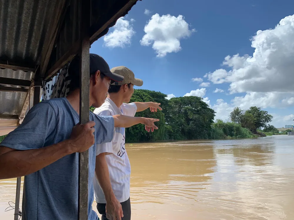 Anh Mai Văn Hùng và Ngô Văn Xẹn thời điểm cứu người bị người ở casino ném đá tấn công Anh Mai Văn Hùng và Ngô Văn Xẹn thời điểm cứu người bị người ở casino ném đá tấn công