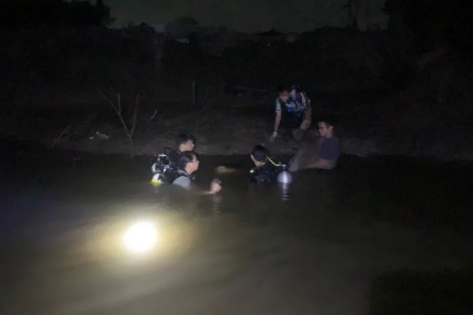 Lực lượng phòng cháy, chữa cháy và cứu nạn, cứu hộ làm nhiệm vụ. Ảnh: CACC Lực lượng phòng cháy, chữa cháy và cứu nạn, cứu hộ làm nhiệm vụ. Ảnh: CACC