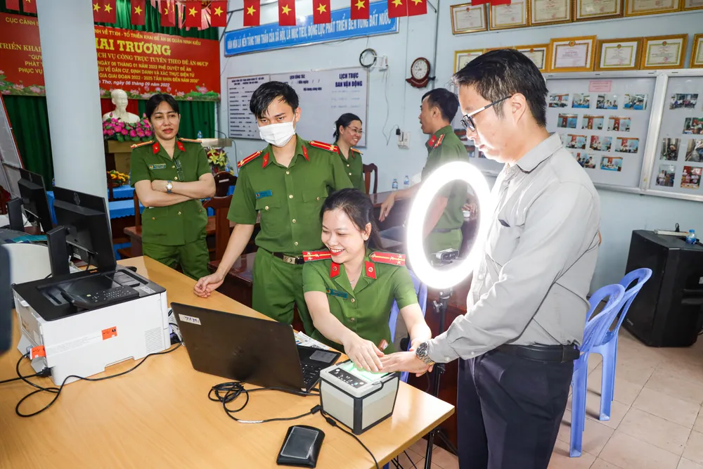 Thông tin của người dân sẽ được tích hợp vào thẻ CCCD có gắn chip điện tử để thuận lợi cho người dân khi đến liên hệ làm việc tại các cơ quan hành chính Nhà nước