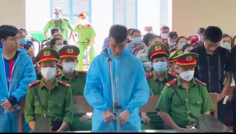 Bị cáo Ngô Đức Quý (giữa) Bị cáo Ngô Đức Quý (giữa)