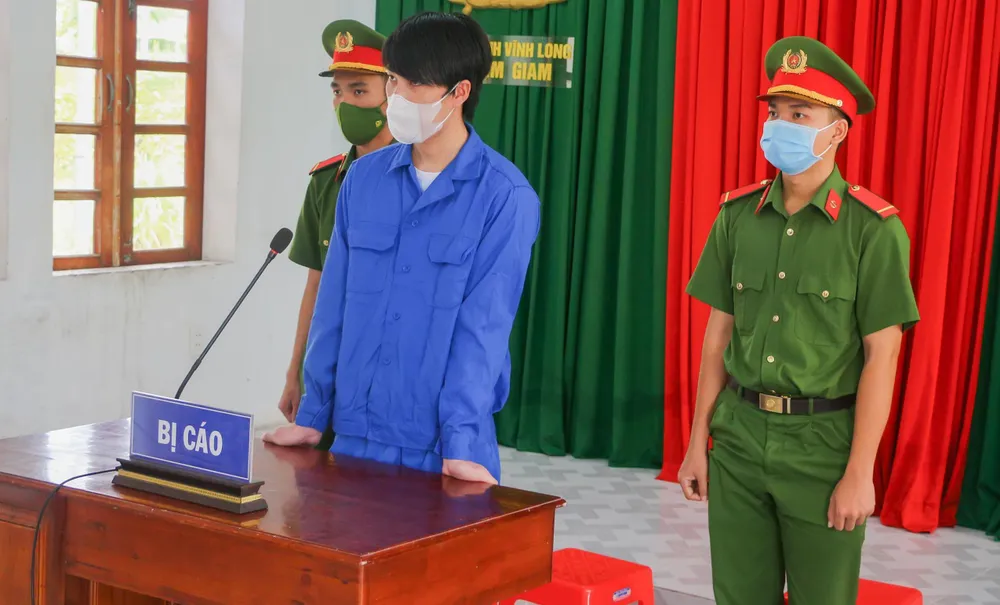 Bị cáo Nguyễn Văn Nhân tại điểm cầu Trại Tạm giam Công an tỉnh Vĩnh Long. Ảnh: HD Bị cáo Nguyễn Văn Nhân tại điểm cầu Trại Tạm giam Công an tỉnh Vĩnh Long. Ảnh: HD