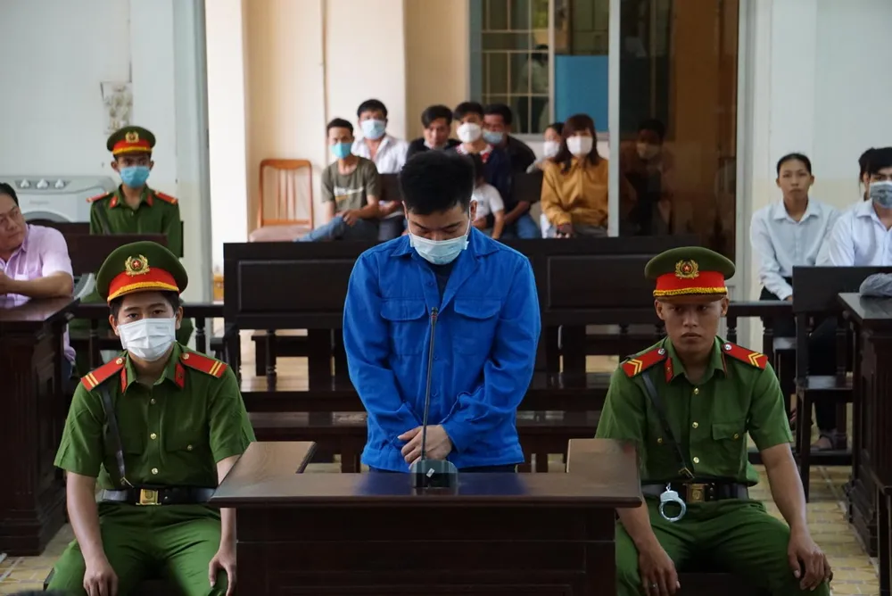 Bị cáo Hà Văn Lâm nghe tuyên án. Ảnh: HD