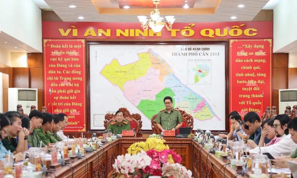 Đại tá Nguyễn Hồng Nguyên, Phó Chánh văn phòng Bộ Công an triển khai, quán triệt nội dung làm việc