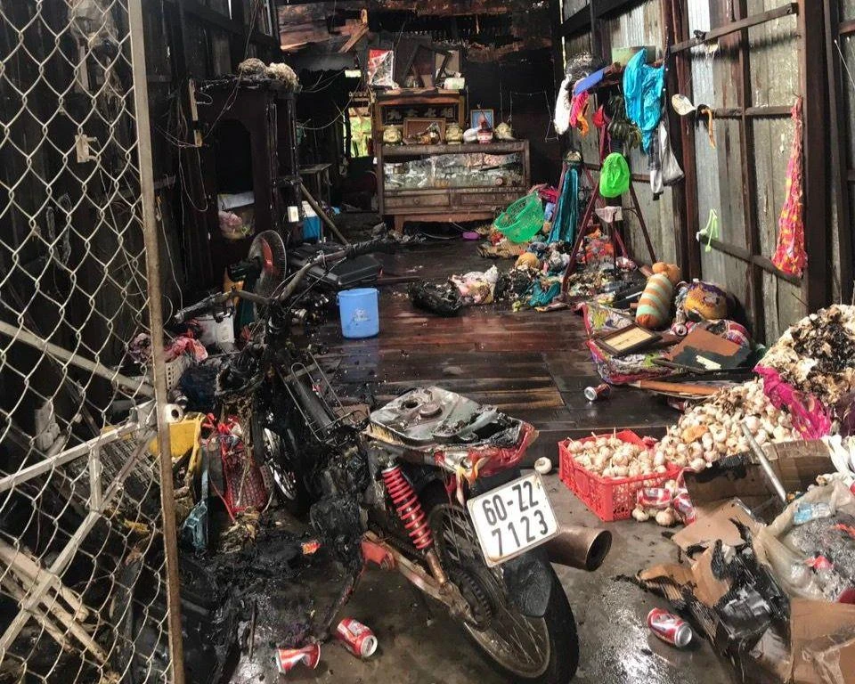 Vụ cháy đã khiến một phụ nữ tử vong, 3 căn nhà bị thiêu cháy. Ảnh: HD