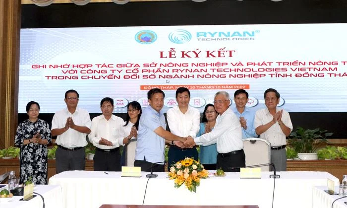 Sở NN&amp;PTNT ký kết ghi nhớ với Cổ Phần RYNAN Technologies Vietnam. Ảnh: NGUYỆT ÁNH