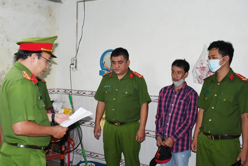 Công an đọc lệnh bắt khẩn cấp Nguyễn Trường Giang