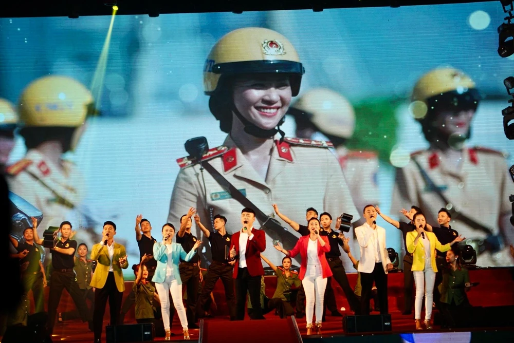 Tiết mục văn nghệ chào mừng Liên hoan truyền hình, phát thanh CAND lần thứ XIII – năm 2022 được tổ chức tại TP Cần Thơ. Ảnh: HD