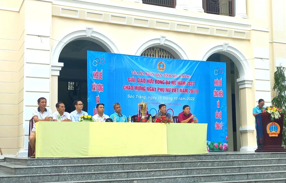 Giải giao hữu bóng đá nữ do TAND tỉnh Sóc Trăng phối hợp với Doanh nghiệp tư nhân Quản lý Thanh lý Tài sản Lê Hoàng tổ chức