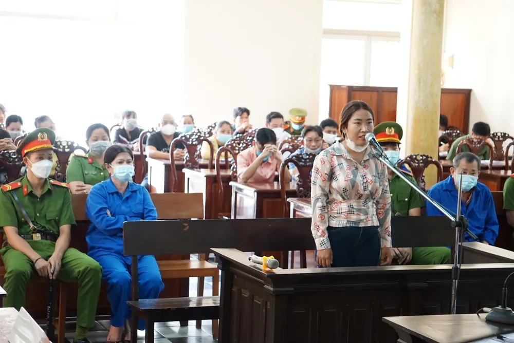 Các bị cáo trong phiên tòa ngày 17-10. Ảnh: HD Các bị cáo trong phiên tòa ngày 17-10. Ảnh: HD