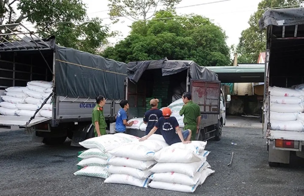 Hàng chục tấn đường cát lậu công an thu giữ được