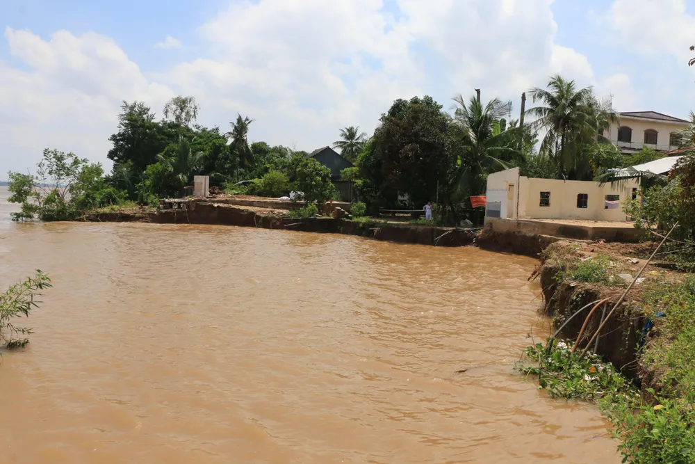 Một điểm sạt lở bờ sông Tiền thuộc xã Tân Quới, huyện Thanh Bình hồi tháng 10-2022. Ảnh: HD