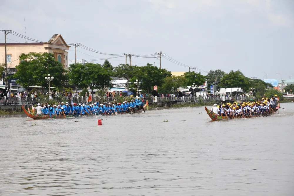Các đội thi đấu vòng tròn một lượt tính điểm để chọn đội nhất, nhì của mỗi bảng thi vào bán kết và chung kết Các đội thi đấu vòng tròn một lượt tính điểm để chọn đội nhất, nhì của mỗi bảng thi vào bán kết và chung kết