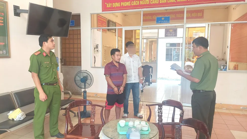 lưu hành tiền giả lưu hành tiền giả