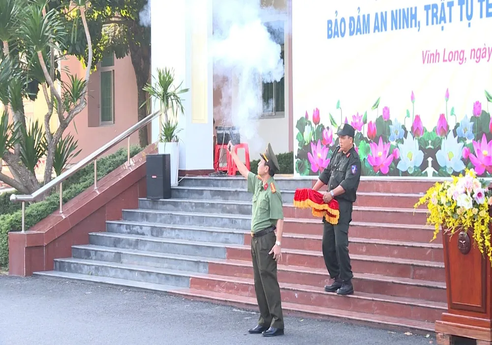 Công an Vĩnh long ra quân trấn áp tội phạm