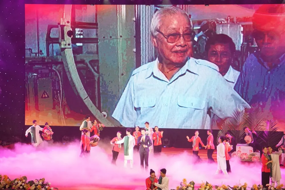 Đồng chí Võ Văn Kiệt - Người chiến sĩ cách mạng kiên trung, nhà lãnh đạo xuất sắc, trọn đời vì nước, vì dân. Ảnh: HẢI DƯƠNG