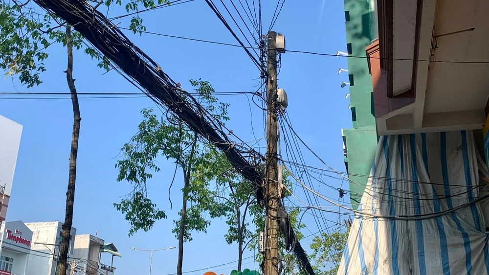 Bí thư huyện trộm điện Bí thư huyện trộm điện