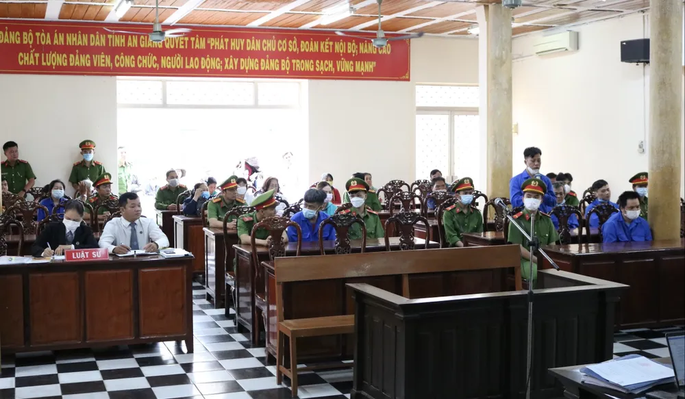 Mười tường buôn lậu 