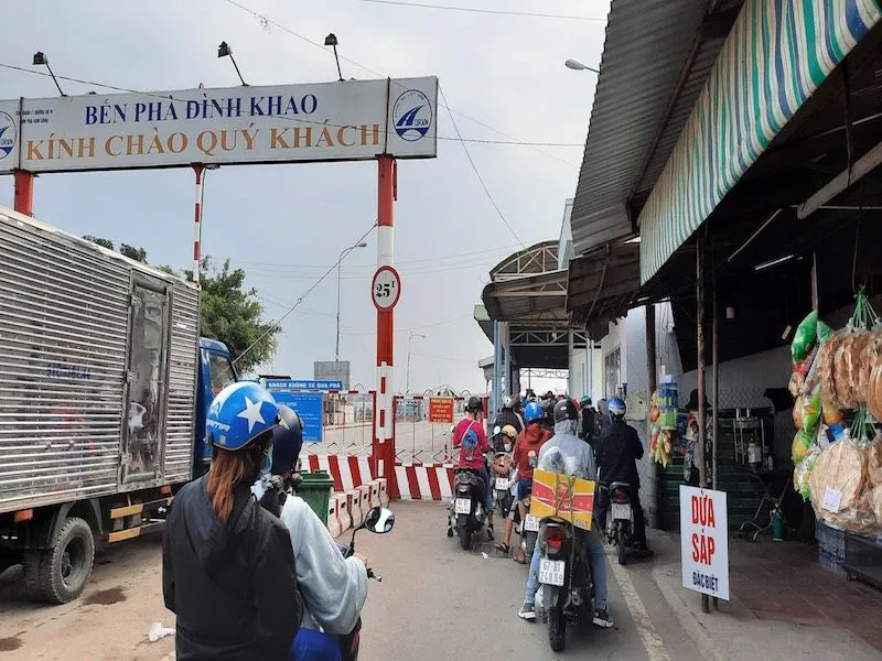 Phà Đình Khao thường xuyên bị ùn tắc vào các dịp lễ tết. Ảnh: HD